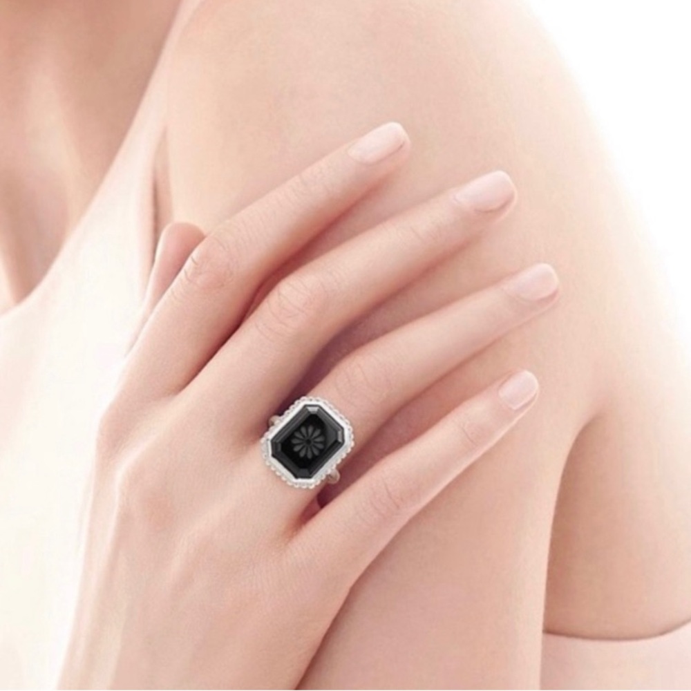Tiffany & CO. Ziegfeld Carved Black Onyx Daisy Ring